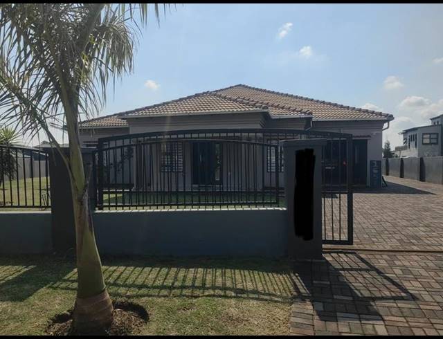 5 BEDROOM HOUSE FOR SALE IN THERESA PARK